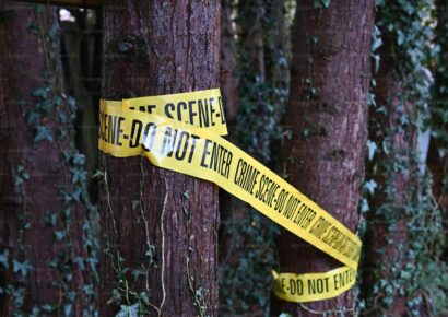 Hallan restos humanos calcinados frente a vivienda de mujer desaparecida en San Cristóbal