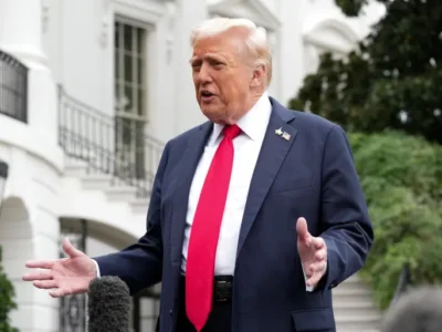 Trump exige a Israel detener bombardeos en Gaza tras aceptación de plan de paz por parte de Hamás