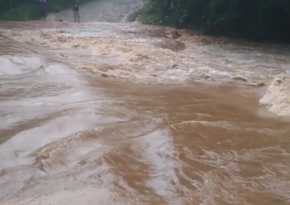 Autoridades municipales de Mamá Tingó piden intervención urgente ante desbordes del río Guanuma que afecta a la comunidad