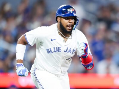 Vladimir Guerrero Jr. mantiene con vida a Toronto y fuerza el séptimo juego ante Seattle