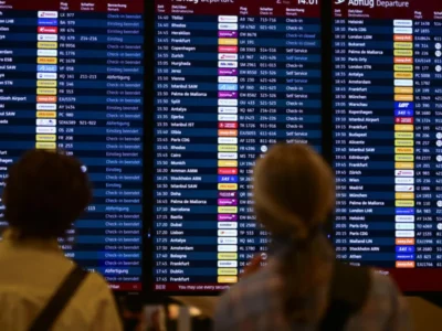 Aerolíneas de EE. UU. priorizan vuelos internacionales ante reducción de itinerarios por cierre de Gobierno