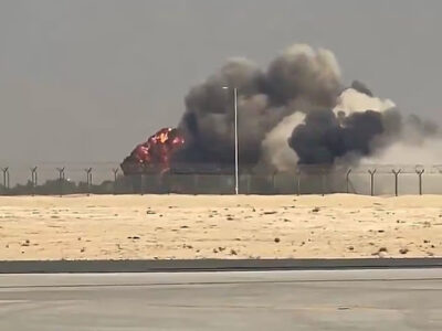 Avión de combate indio se estrella frente a multitud al intentar un giro vertical en el Salón Aeronáutico de Dubái