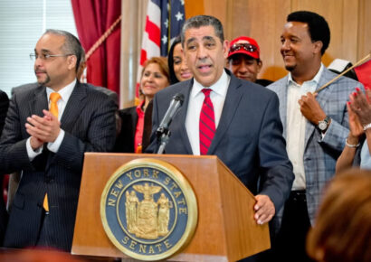 Adriano Espaillat celebra decisión que protege información fiscal de inmigrantes