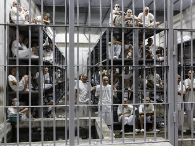 ONG reporta 450 muertes bajo custodia estatal en cárceles de El Salvador desde inicio del régimen de excepción