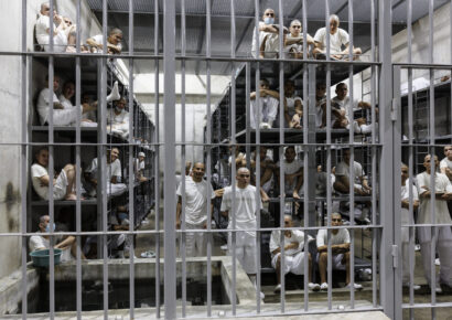 ONG reporta 450 muertes bajo custodia estatal en cárceles de El Salvador desde inicio del régimen de excepción