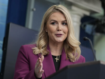 Casa Blanca niega planes para construir base militar cerca de Gaza tras publicación de Bloomberg