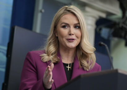 Casa Blanca niega planes para construir base militar cerca de Gaza tras publicación de Bloomberg