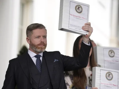 Trump se abre a publicar archivos de Epstein pero lamenta impacto en su Gobierno