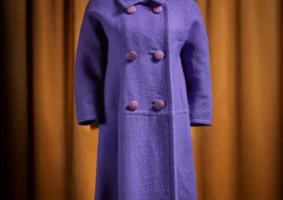 El abrigo de Jacqueline Kennedy encabeza subasta de moda en Sotheby’s