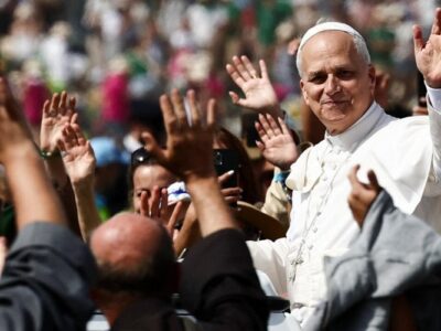 El papa León XIV llama a crear empleos dignos y estables para los jóvenes