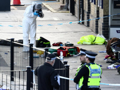 Reino Unido descarta terrorismo en ataque con cuchillo en tren; hay diez heridos, nueve graves