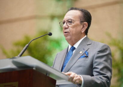 Dominicanos con productos financieros suben a 65 % en 2024, según Valdez Albizu