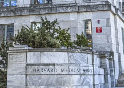 Explosión intencional sacude facultad de Medicina de Harvard; autoridades investigan