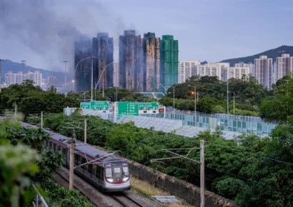 Hong Kong sufre su peor incendio en 30 años: 55 muertos, 279 desaparecidos y tres detenidos