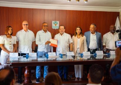 Gobierno entrega RD$15 millones para iniciar construcción de nuevo cementerio en Villa Montellano