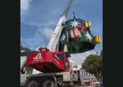 Colapso de grúa en Manaos deja un muerto y un herido durante instalación de árbol navideño