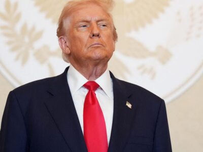 Trump amenaza con quitarle la licencia a ABC tras fuertes preguntas de periodista sobre Arabia Saudita y Epstein