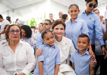 Vicepresidenta Raquel Peña participa en la XIV Caminata «Un Paso por mi Familia 2025» en Santiago
