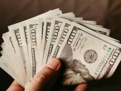 EE.UU. recortará beneficios fiscales a indocumentados y reforzará control de remesas