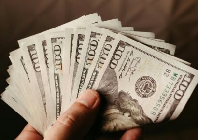 EE.UU. recortará beneficios fiscales a indocumentados y reforzará control de remesas