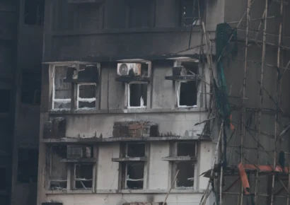 Arrestan a dos directores de Will Power Architects, la firma involucrada en la renovación del complejo incendiado en Hong Kong