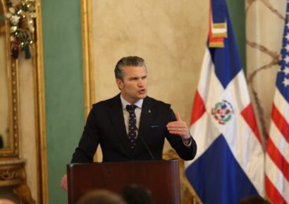 Hegseth en RD: EE. UU. promete perseguir a “narcoterroristas” en el Caribe