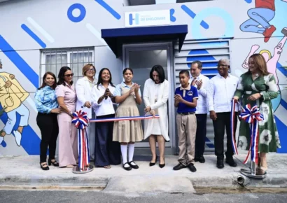 Primera dama y SNS inauguran moderna Unidad de Atención Integral para Adolescentes en el Hospital Municipal de Engombe