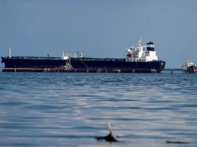 EE.UU. frena petrolero ruso rumbo a Venezuela y marca giro en sanciones