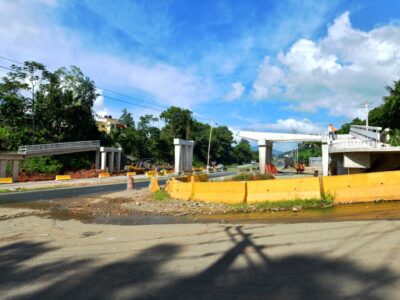 Obras Públicas monta vigas centrales de nuevo puente en Cruce de Pajarito