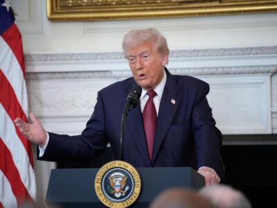 Trump tilda de “absurda” orden federal que le exige financiar programa alimentario durante cierre del Gobierno