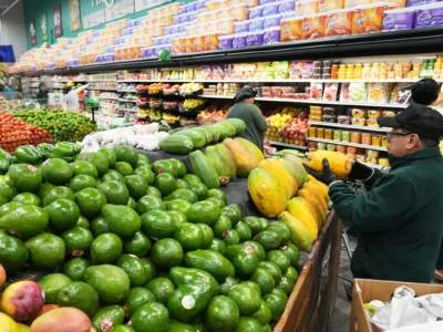 EEUU elimina aranceles a productos básicos para intentar frenar los altos precios