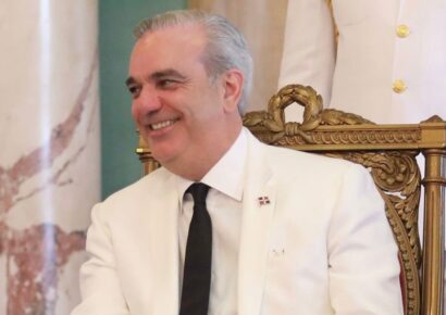 Abinader recibirá credenciales de siete nuevos embajadores en Palacio Nacional