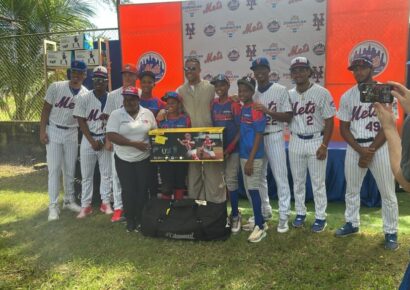Un día para soñar: Juan Soto y los Mets llevan esperanza y utilería deportiva a más de 40 ligas en RD