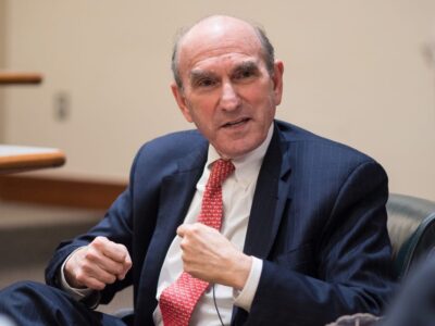 Trump necesita aumentar presión para derrocar a Maduro, afirma Abrams exenviado de EE.UU.