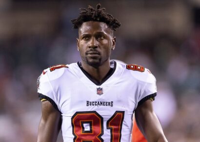 El exjugador de la NFL Antonio Brown es extraditado a EE.UU. para ser juzgado por intento de asesinato en Miami