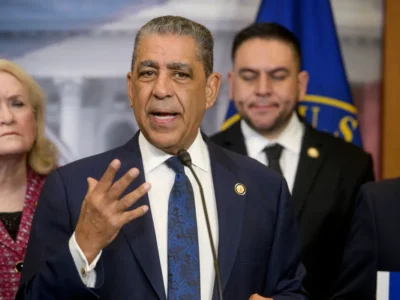 Organizaciones latinas exigen a Trump rendir cuentas por políticas migratorias