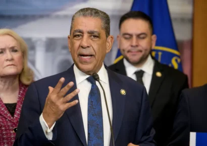 Organizaciones latinas exigen a Trump rendir cuentas por políticas migratorias