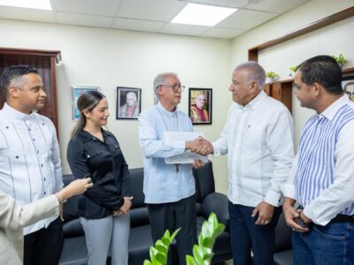 Gobierno entrega RD$27 millones a la Diócesis de Mao-Montecristi para casa de acogida de sacerdotes