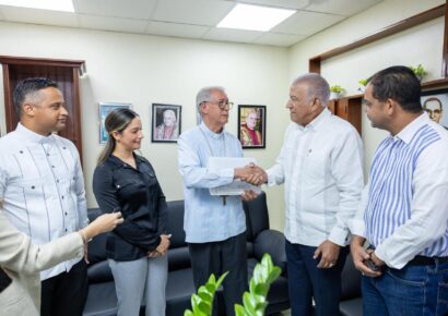 Gobierno entrega RD$27 millones a la Diócesis de Mao-Montecristi para casa de acogida de sacerdotes