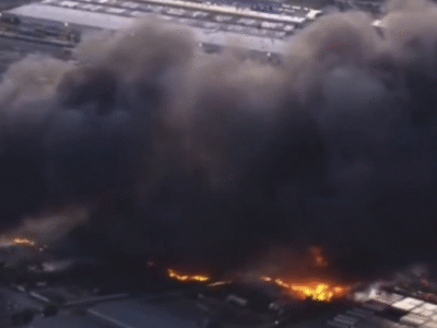 Avión de UPS se estrella en Kentucky y provoca gran incendio