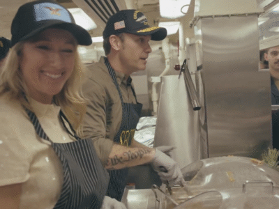 Secretario de Guerra de EE. UU. celebra Acción de Gracias con tropas en el Caribe