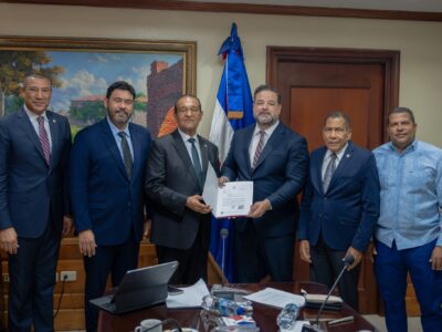 Paíno Henríquez impulsa proyecto de ley para proteger zonas costeras y marinas