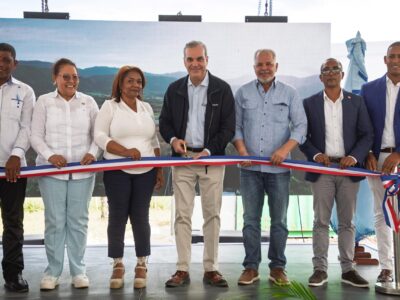 Abinader inaugura carreteras y bulevar en San Juan tras más de 50 años de espera