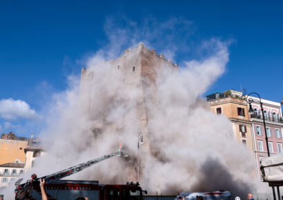 Se derrumba parte de la Torre dei Conti en Roma durante obras de renovación dejando varios heridos