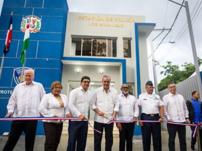 Abinader inaugura Estación Policial de Los Mina Viejo en Santo Domingo Este