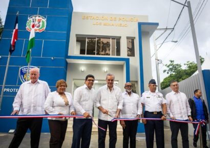 Abinader inaugura Estación Policial de Los Mina Viejo en Santo Domingo Este