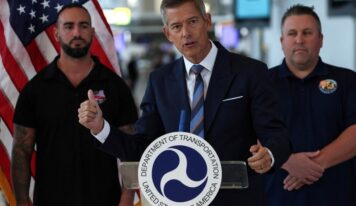 El secretario de Transporte de EE.UU. advierte que el tráfico aéreo podría “reducirse a un goteo” por el cierre del gobierno