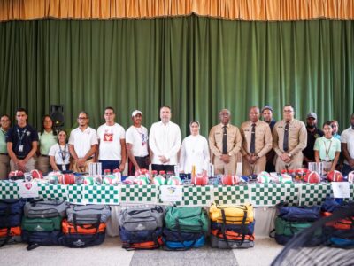 Unidos por el deporte escolar: INEFI y la Armada fortalecen la educación física en la juventud dominicana