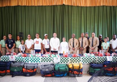 Unidos por el deporte escolar: INEFI y la Armada fortalecen la educación física en la juventud dominicana
