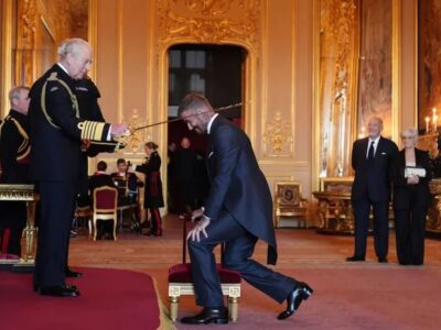 Los Beckham son oficialmente Sir David y Lady Victoria tras condecoración de Carlos III